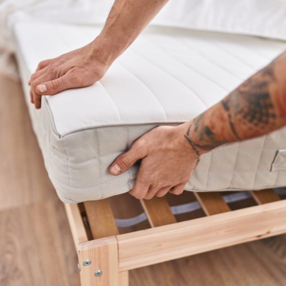 North America Mattress Market Size and Forecast (2021-2030) - Analysis by Distribution Channel, Product Material Type (Innerspring, Foam/Memory Foam, Latex and Others), End-Use Industry, Mattress Size, and Geography (United States, Canada)